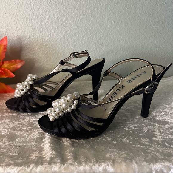 Anne Klein black satin dress shoes, open toe with pearlescent sequence. Size 6 - Picture 3 of 8